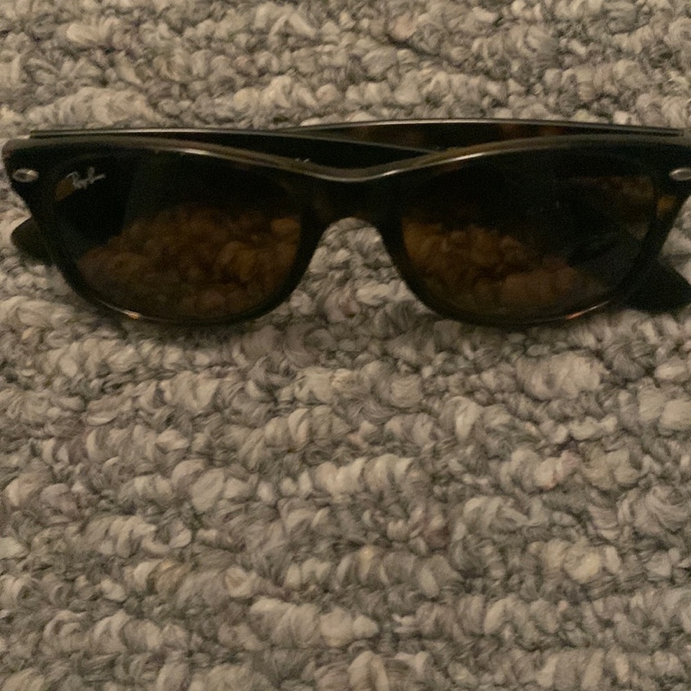 Tortoiseshell Ray-Ban’s Wayfair